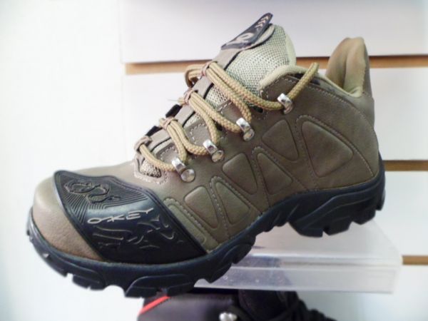 bota adventure oakley